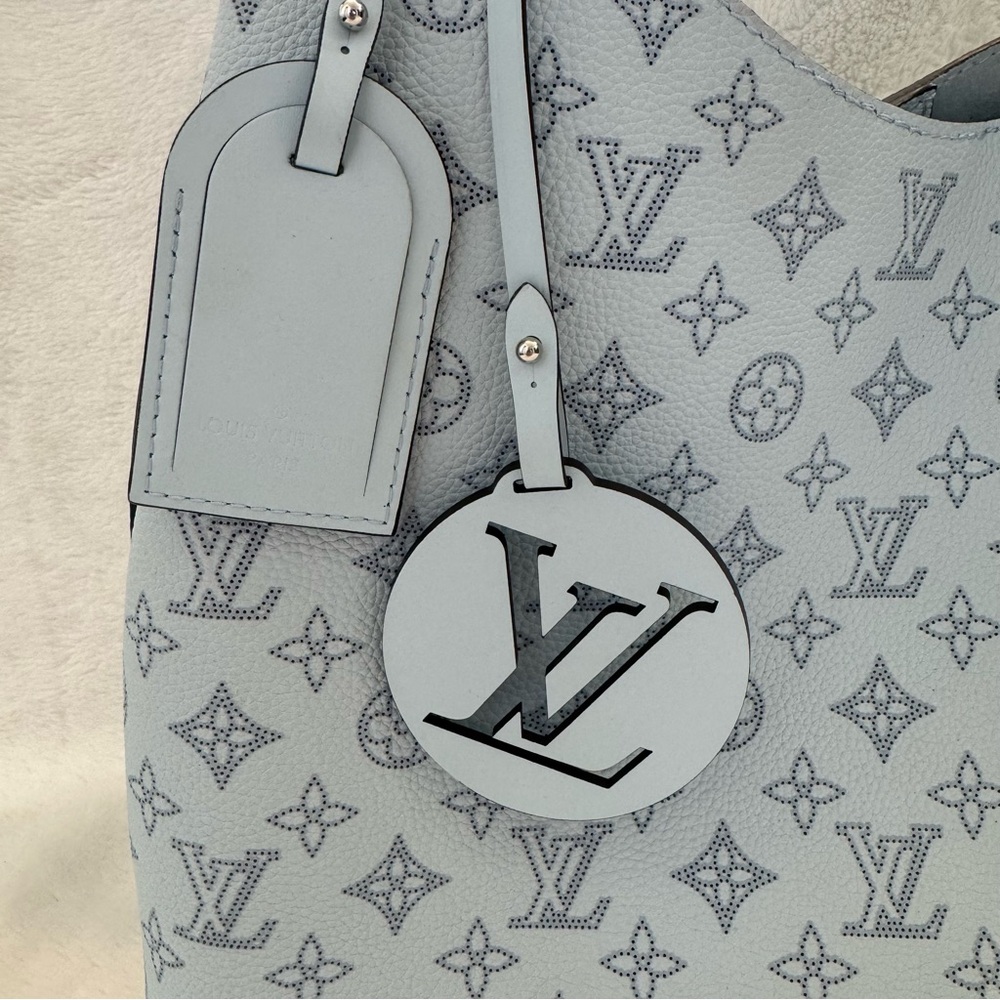 Louis Vuitton Blue Mahina Leather Caramel Bag - Picture 2 of 16